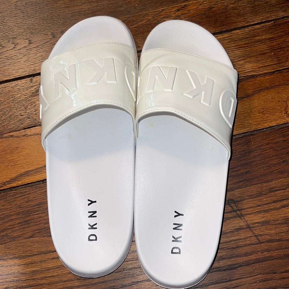 DKNY Slides W/9